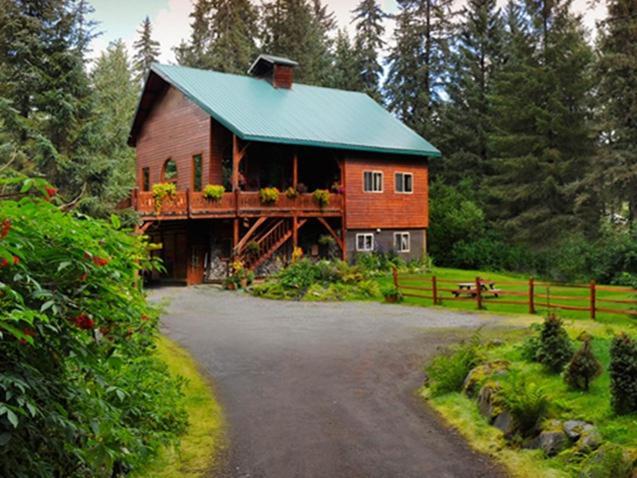 Carriage House Accommodations Girdwood Exterior photo
