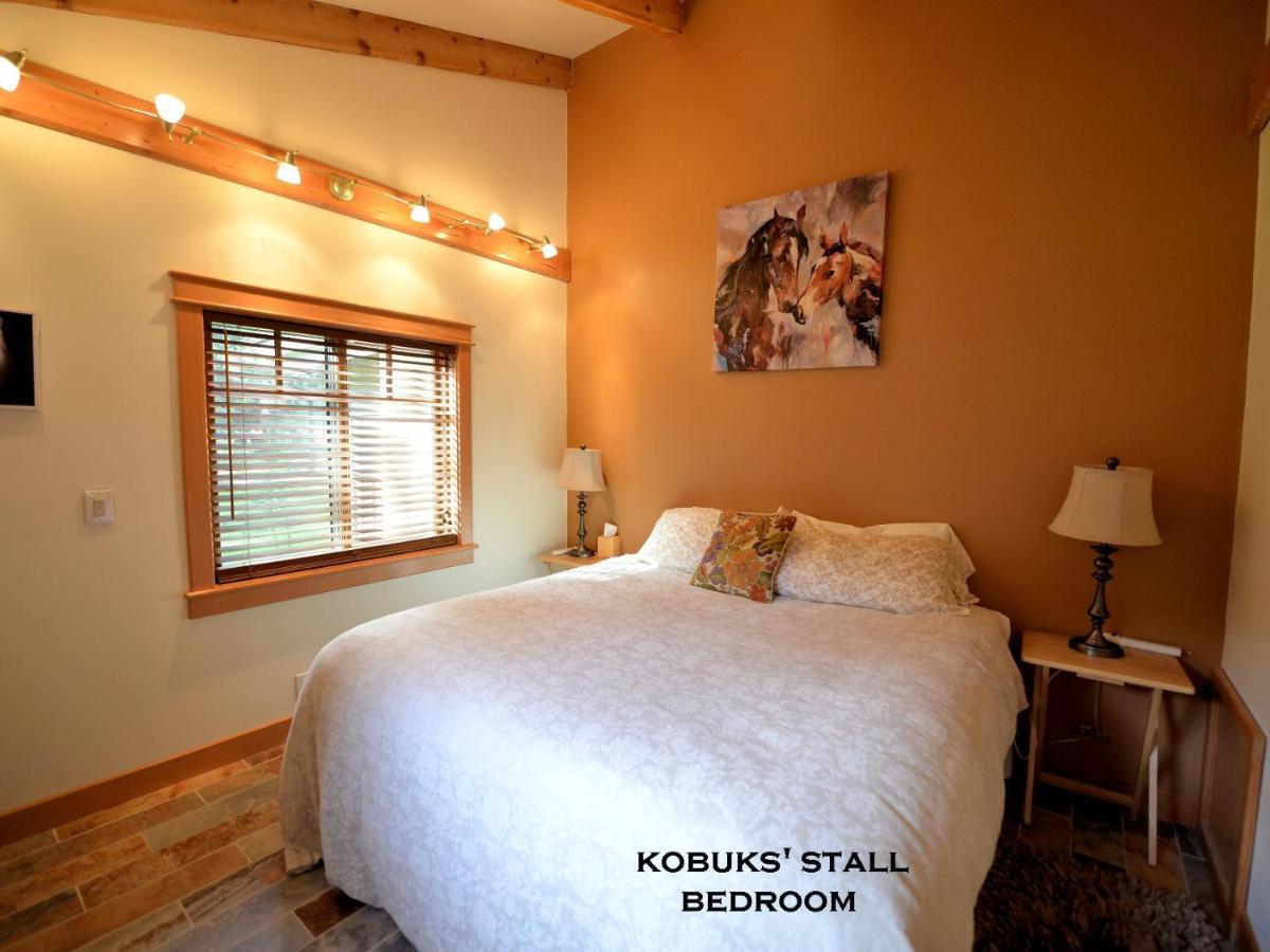 Carriage House Accommodations Girdwood Room photo