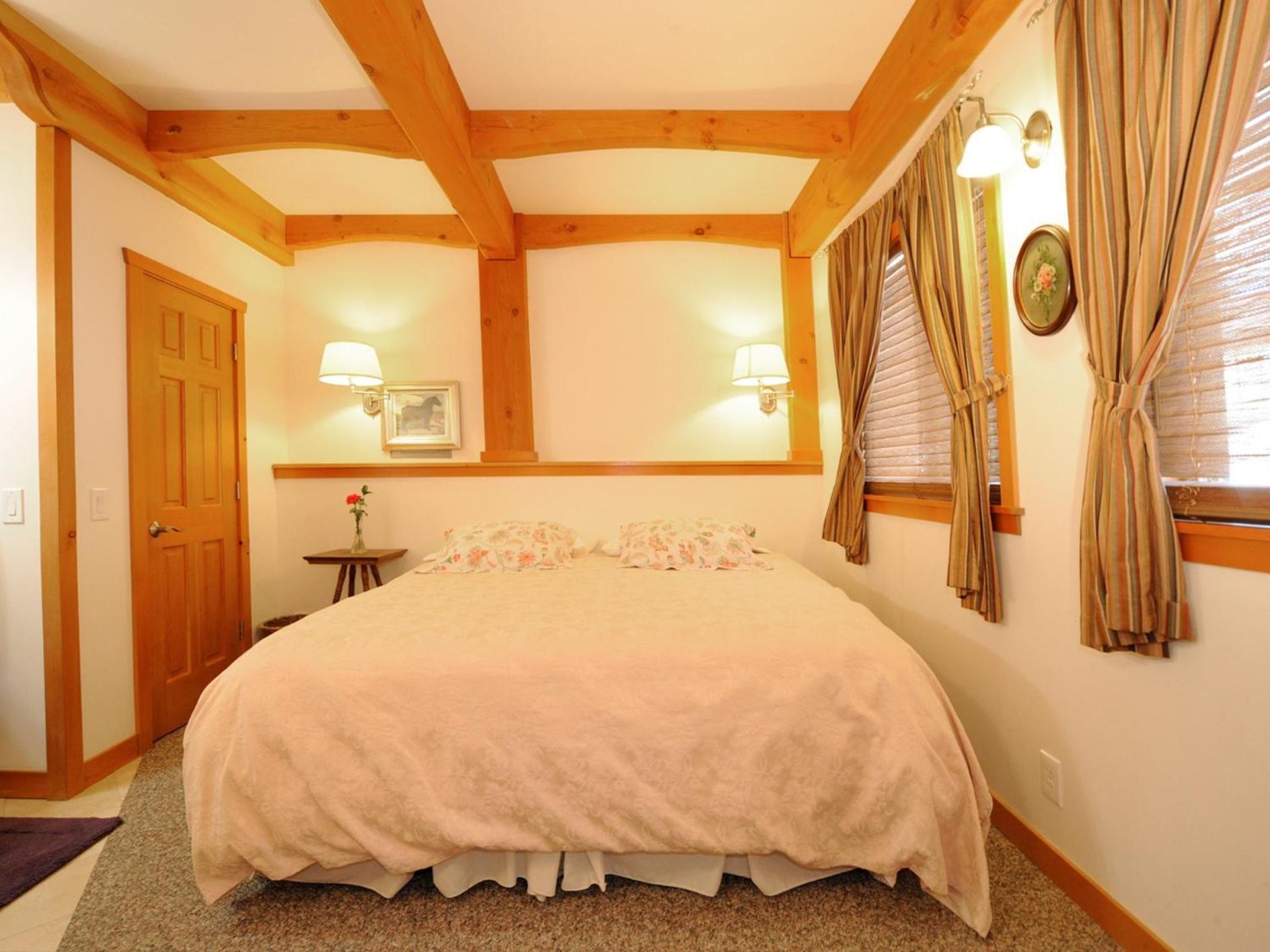 Carriage House Accommodations Girdwood Room photo