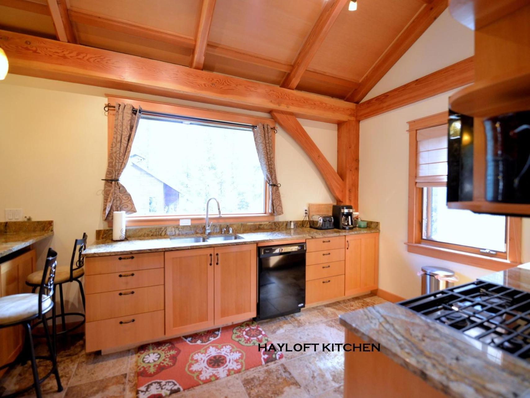 Carriage House Accommodations Girdwood Room photo
