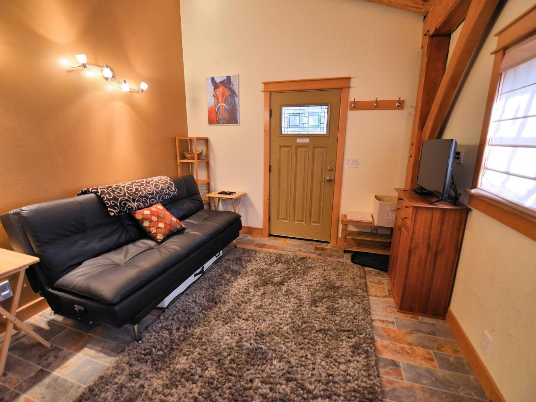 Carriage House Accommodations Girdwood Room photo