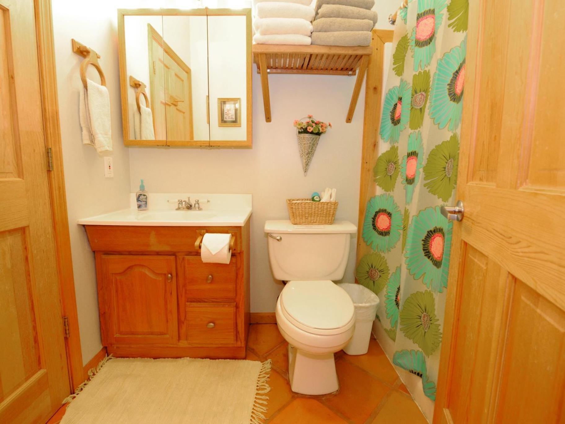Carriage House Accommodations Girdwood Room photo