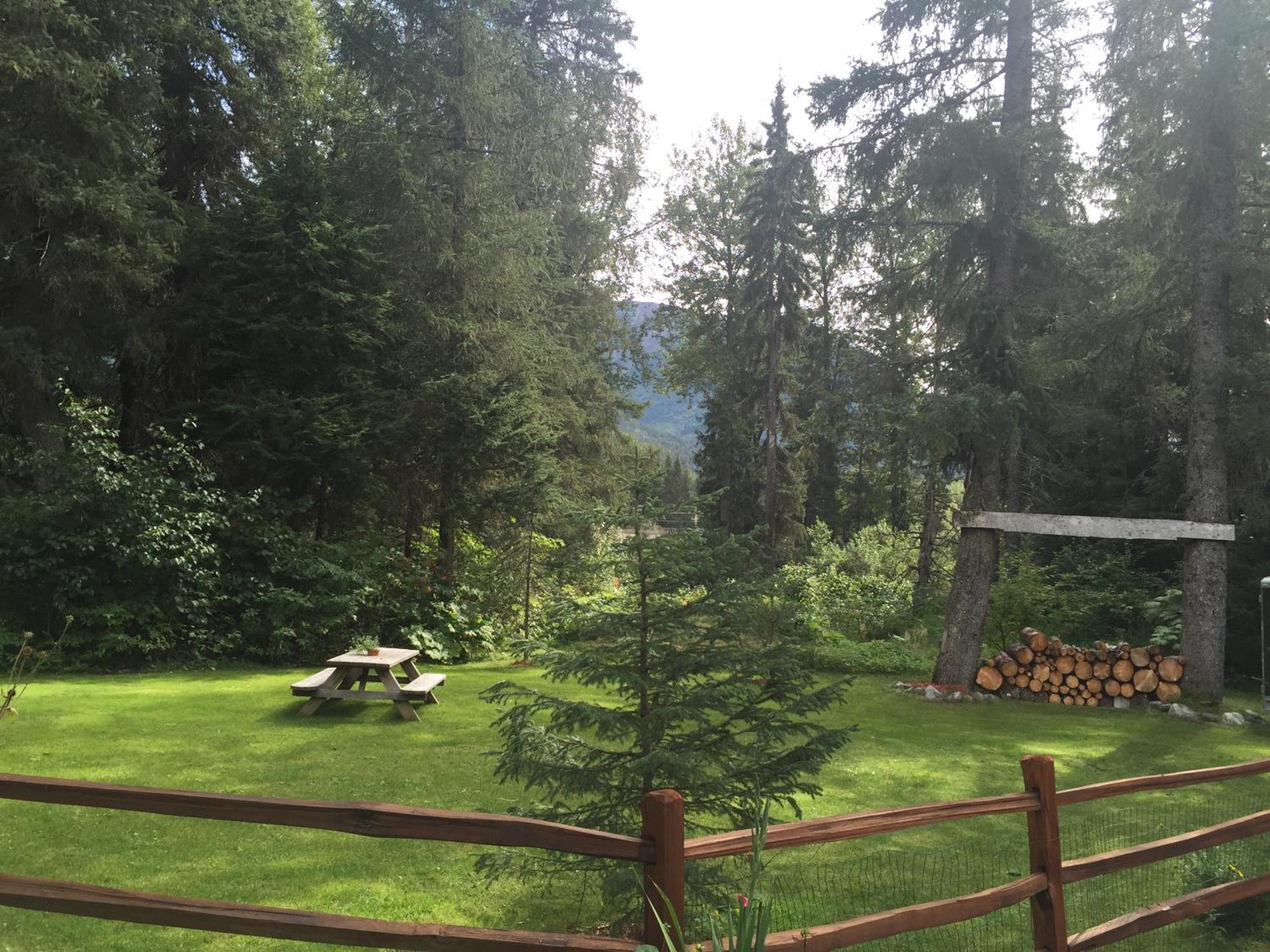 Carriage House Accommodations Girdwood Room photo